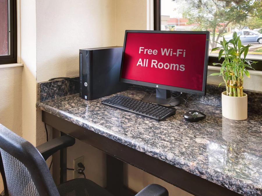 Red Roof Inn Grand Rapids Airport Business Center Image