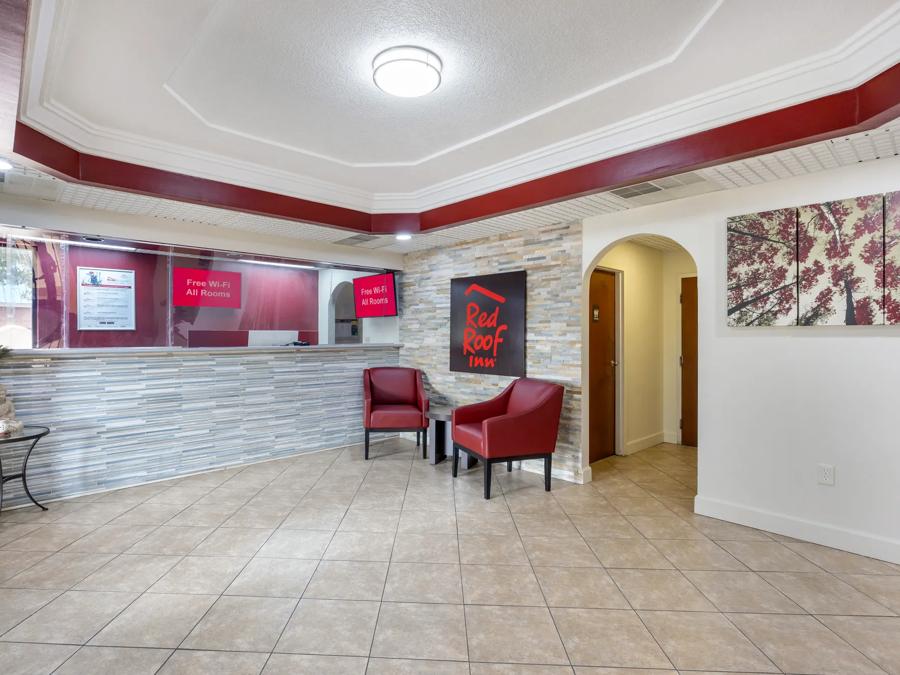 Red Roof Inn Franklin, TN RRI1430_Lobby 2 PRO Approved 10-4-2024 Image