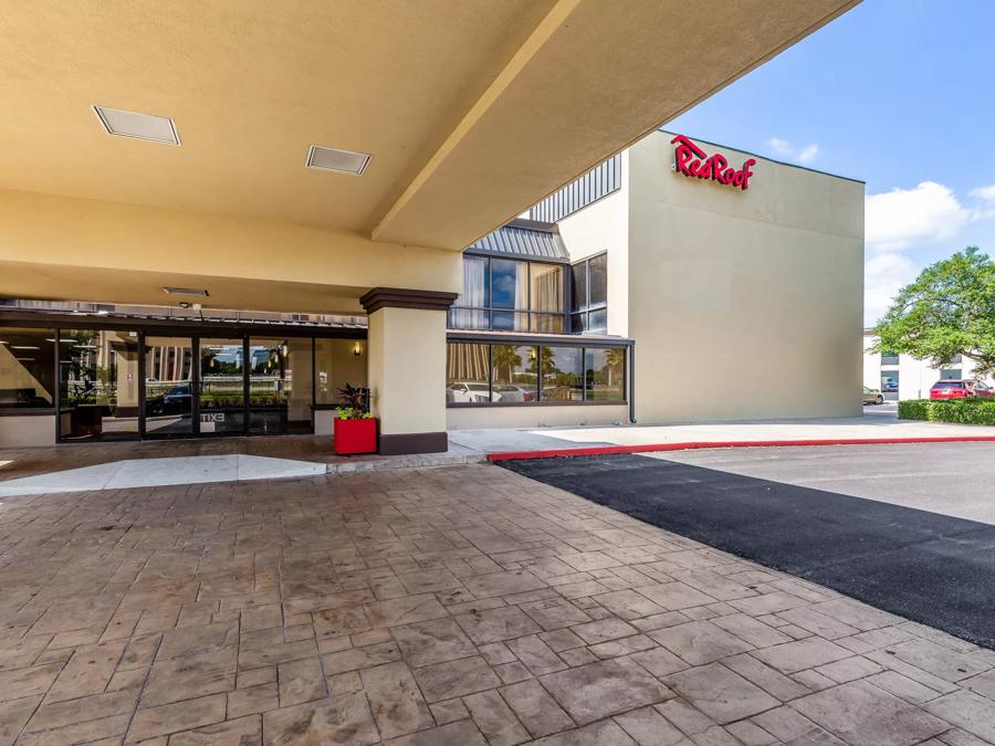 Red Roof PLUS+ & Suites Houston - IAH Airport SW Exterior Image