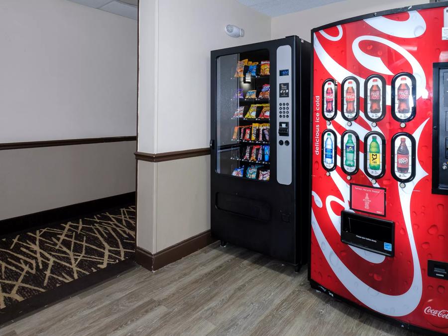 Red Roof Inn & Suites Jacksonville, NC Vending Image