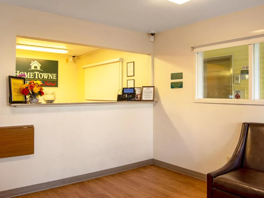 HomeTowne Studios Salem, OR Front Desk and Lobby Image