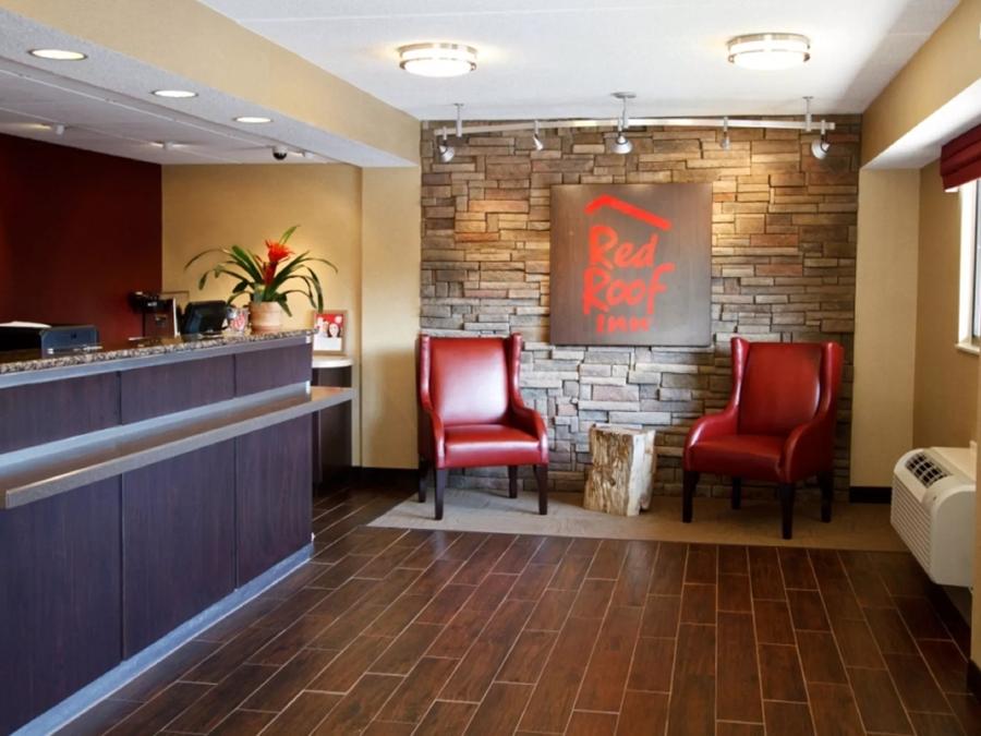 Red Roof Inn Asheville - Biltmore West Front Desk and Lobby Image