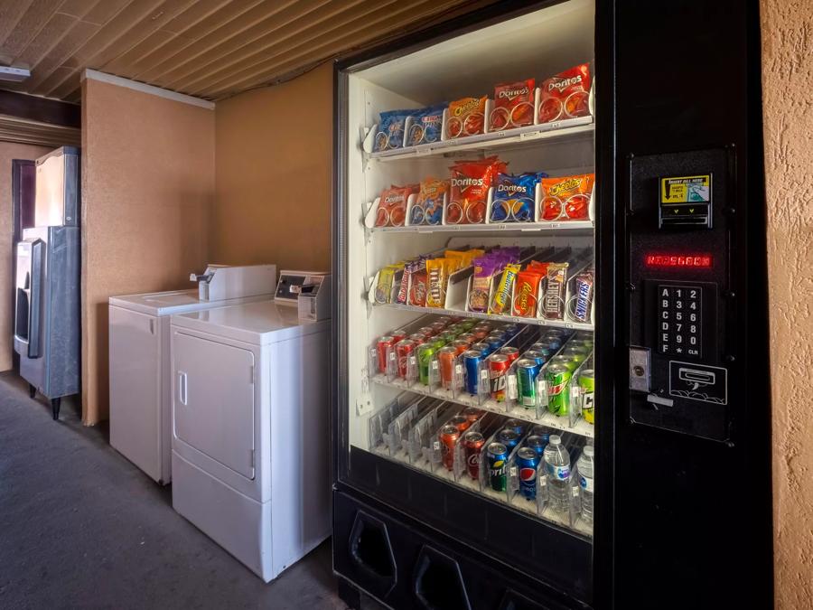 Red Roof Inn Muscle Shoals Vending Image