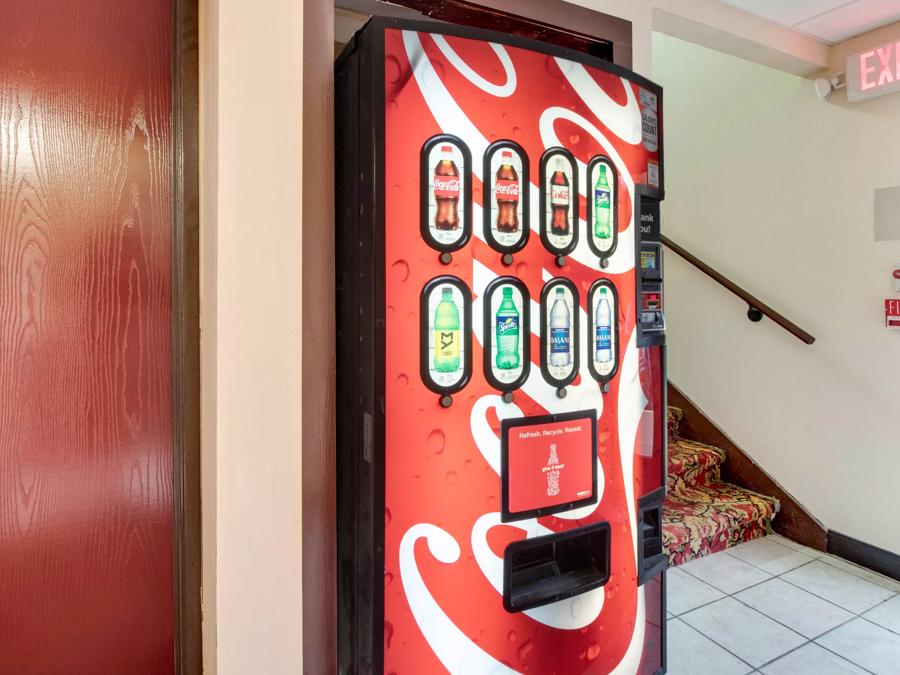 Red Roof Inn Franklin, KY Vending Image