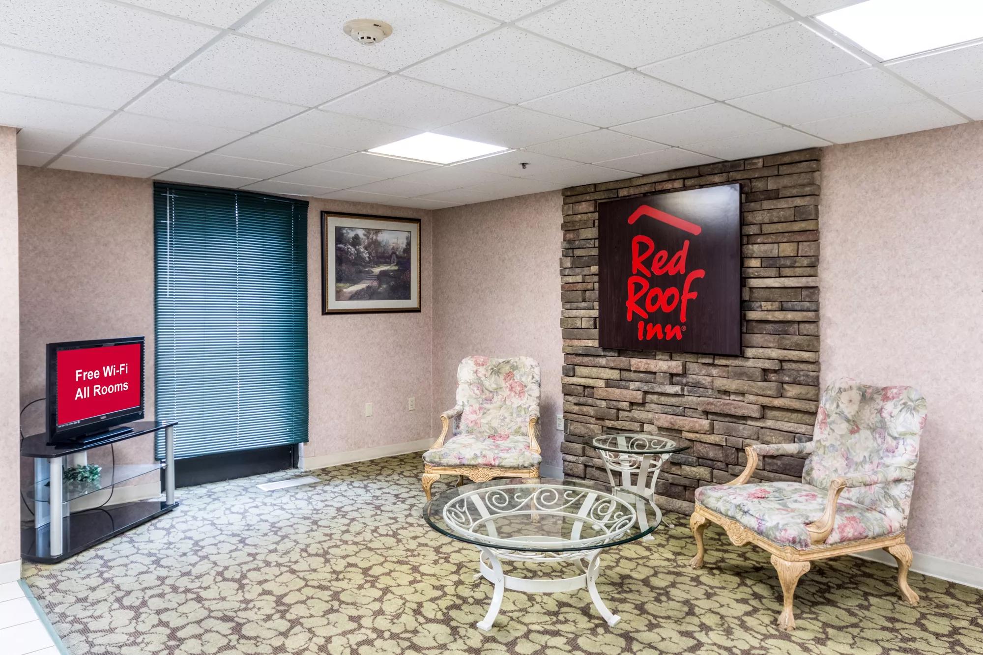 Red Roof Inn Morehead Lobby Sitting Area Image