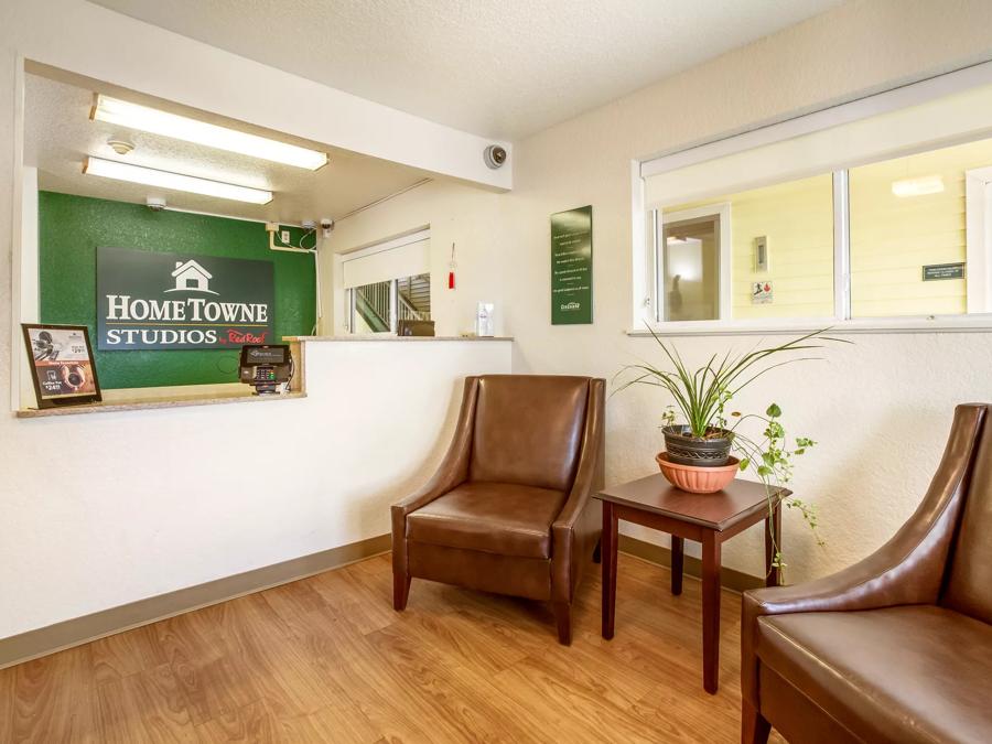 HomeTowne Studios Philadelphia - Maple Shade, NJ Front Desk and Lobby Image