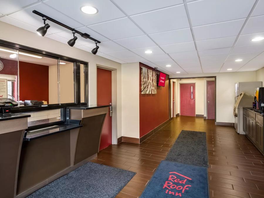 Red Roof Inn Allentown South Front Desk Image 