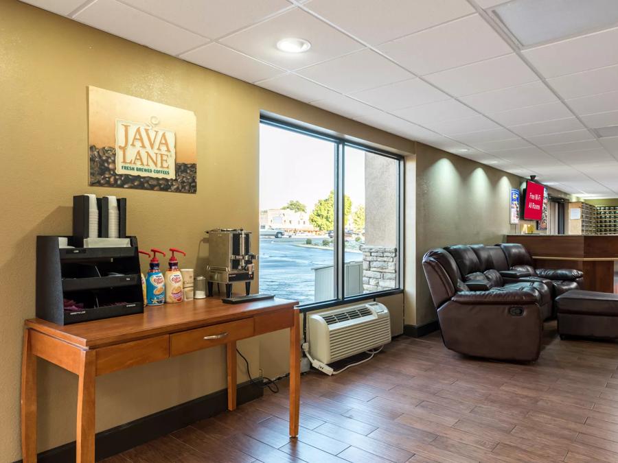 Red Roof Inn & Suites Pigeon Forge - Parkway Lobby Image