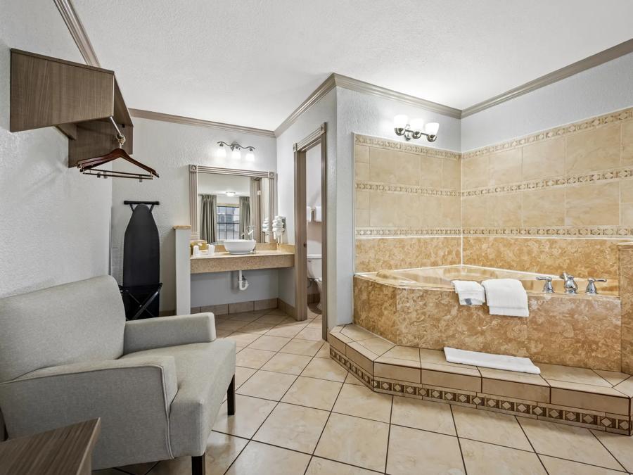 RRI1333_NS Deluxe 1King Jetted Tub 2 PRO Approved 12-31-25_ND1KJ_2 image