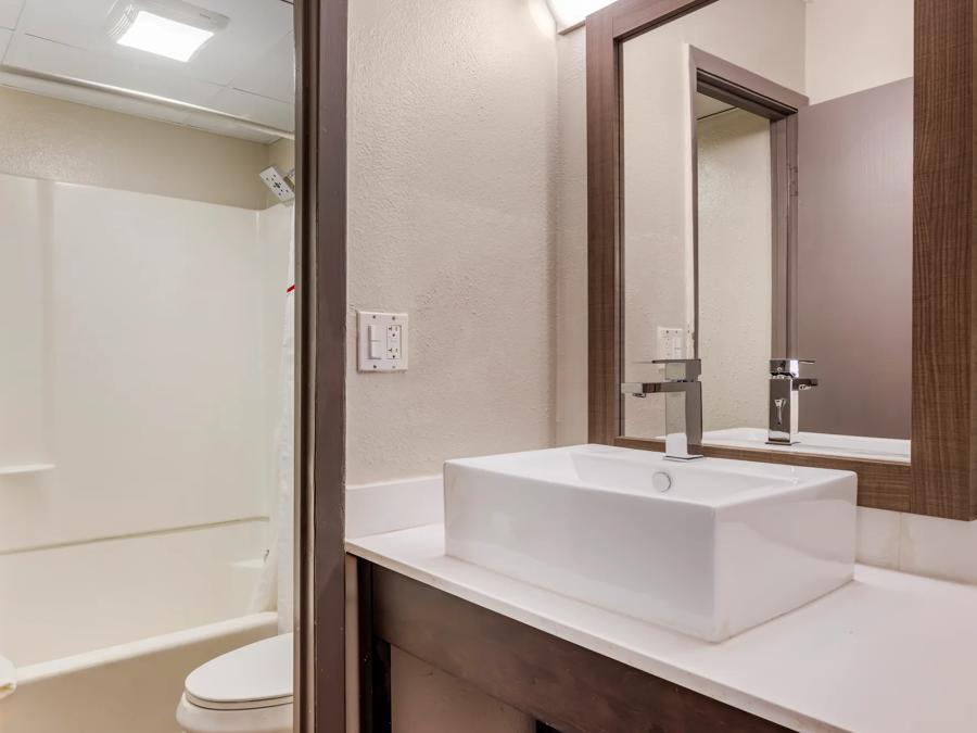 RRI1250_Bathroom 1 PRO Approved 6-11-25 Image