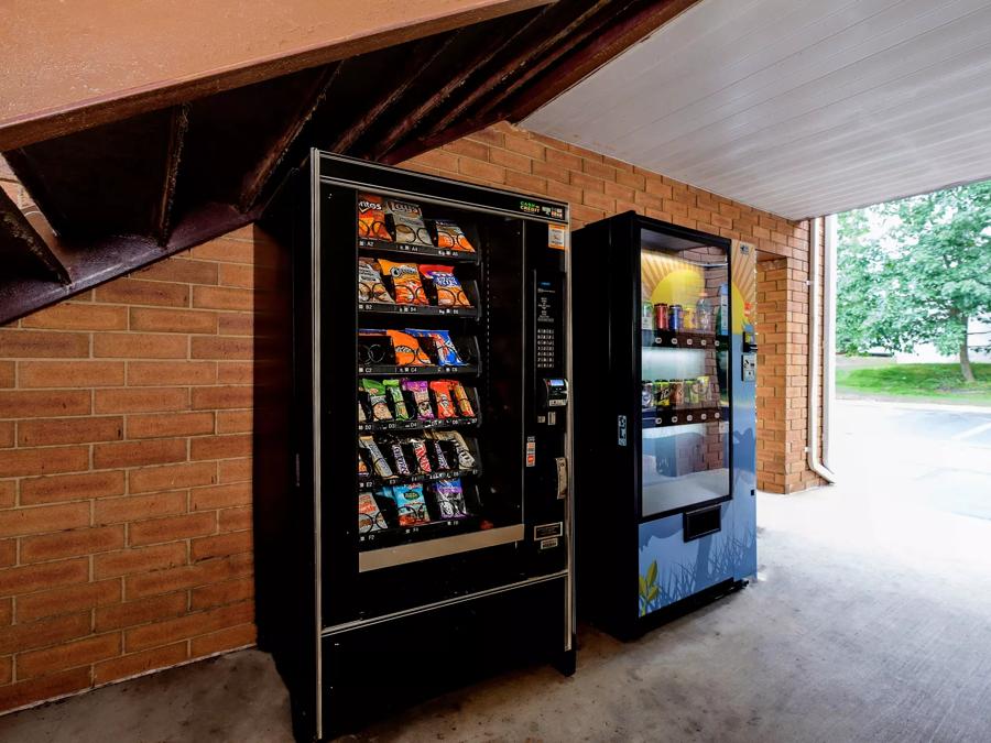 Red Roof Inn Edgewood Vending Image