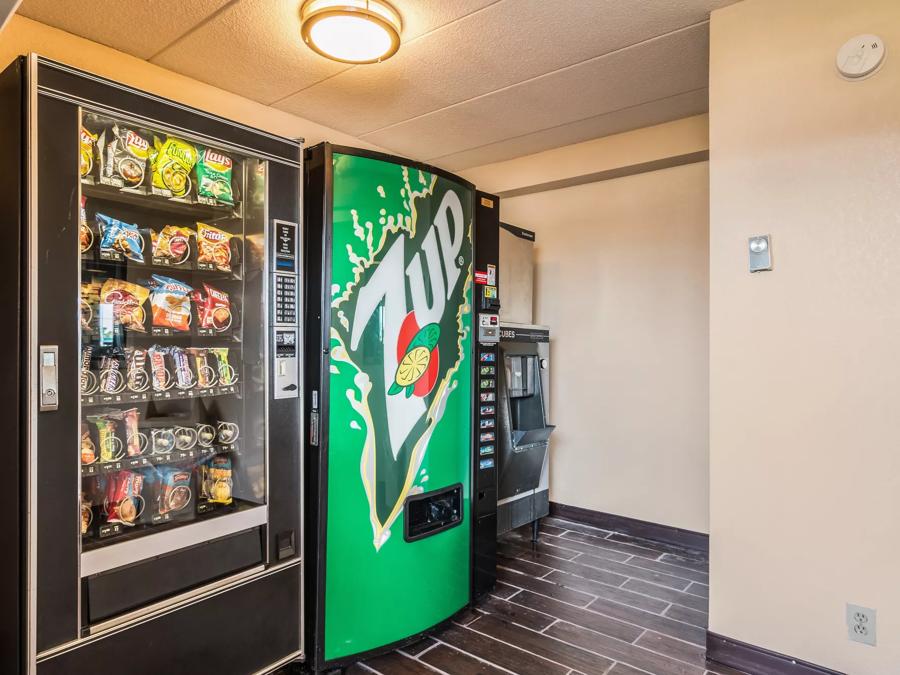 Red Roof Inn Columbia, MO Vending Image