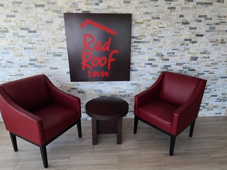 Red Roof Inn Byron Lobby