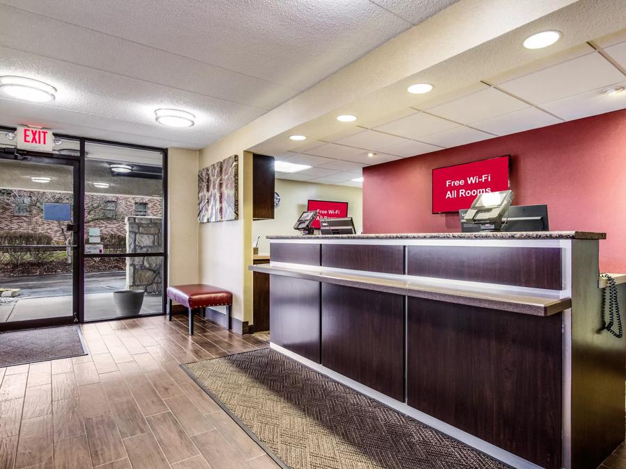 Red Roof Inn Lexington Front Desk Image