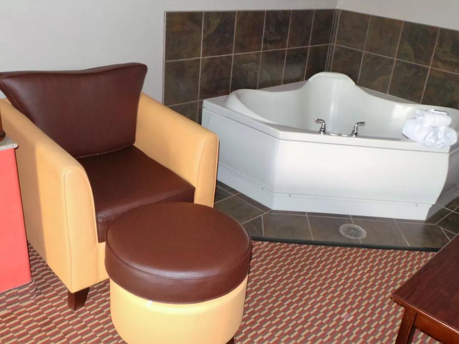 Red Roof Inn & Suites Detroit-Melvindale/Dearborn Amenities Image