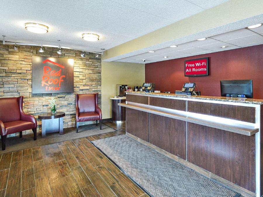 Red Roof Inn Louisville Expo Airport Front Desk and Lobby Image