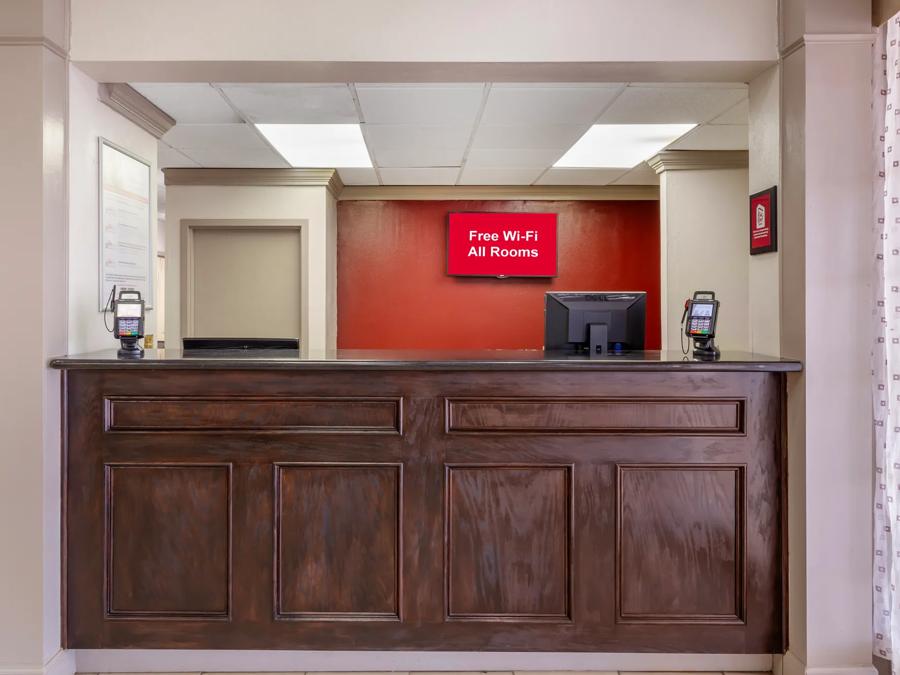 Red Roof Inn Dunn Front Desk Image