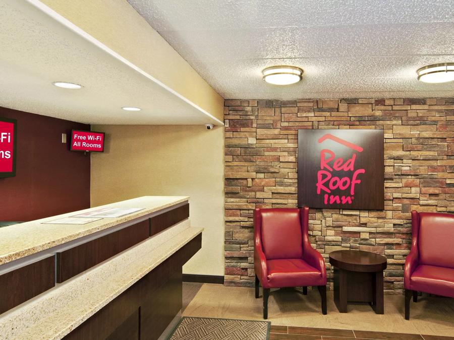 Red Roof Inn Fairmont Lobby and Front Desk