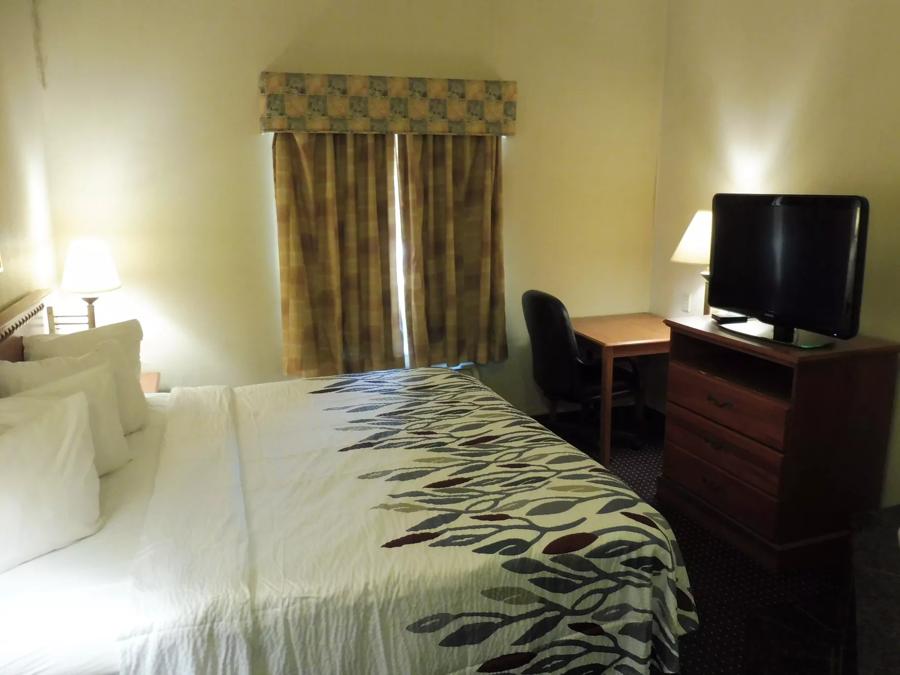 Red Roof Inn & Suites Galloway Single King Room Image