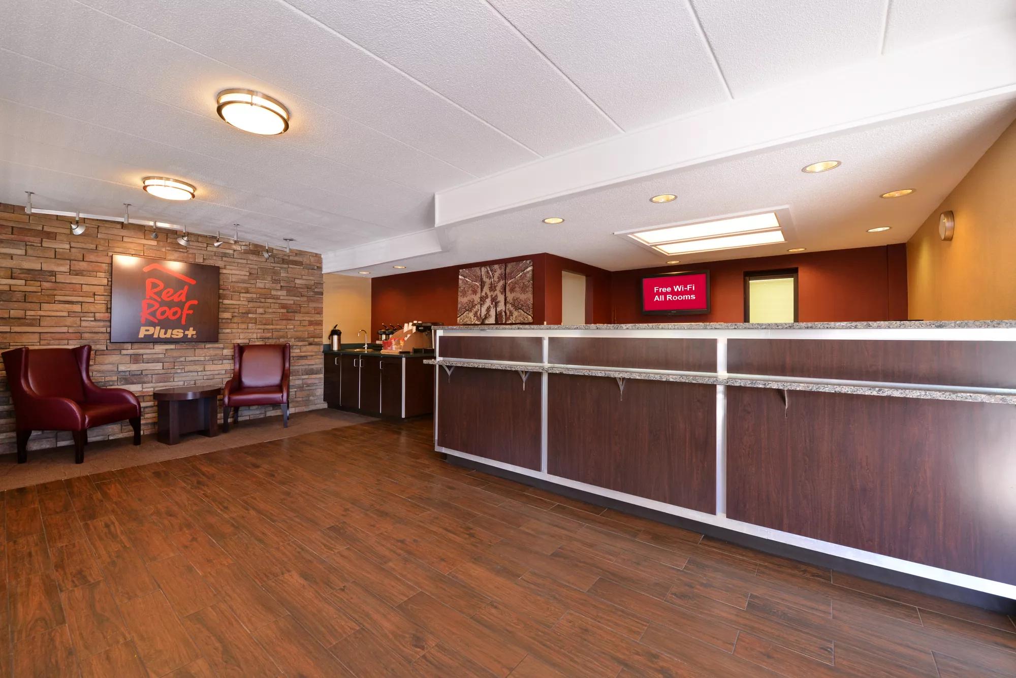 Red Roof PLUS+ Secaucus - Meadowlands - NYC Front Desk Image