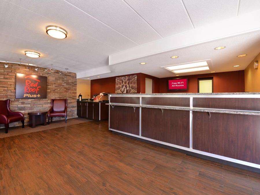 Red Roof PLUS+ Secaucus - Meadowlands - NYC Front Desk Image