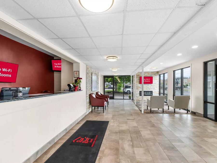 Red Roof Inn Niagara Falls Front Desk Image