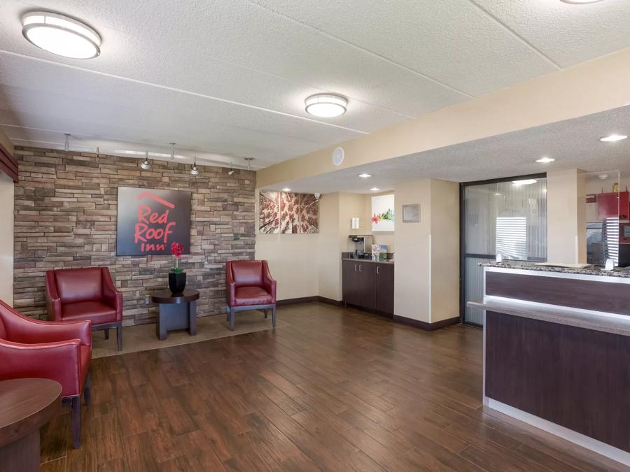 Red Roof Inn Philadelphia - Trevose Front Desk and Lobby Image