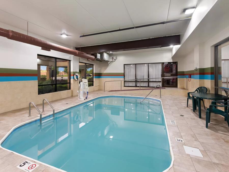 Red Roof Inn & Suites Columbus - West Broad Pool Image