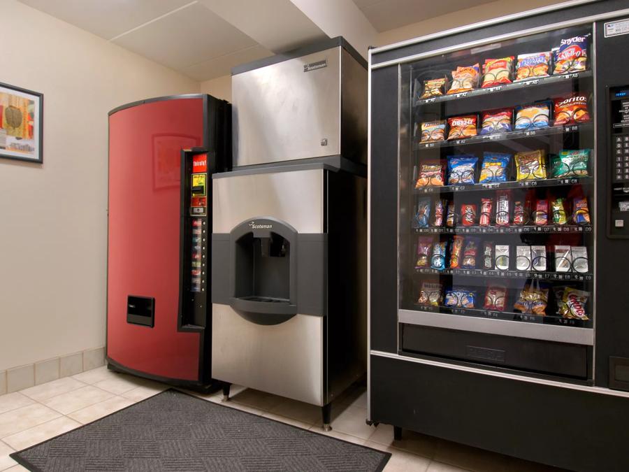 Red Roof Inn Canton Vending Image