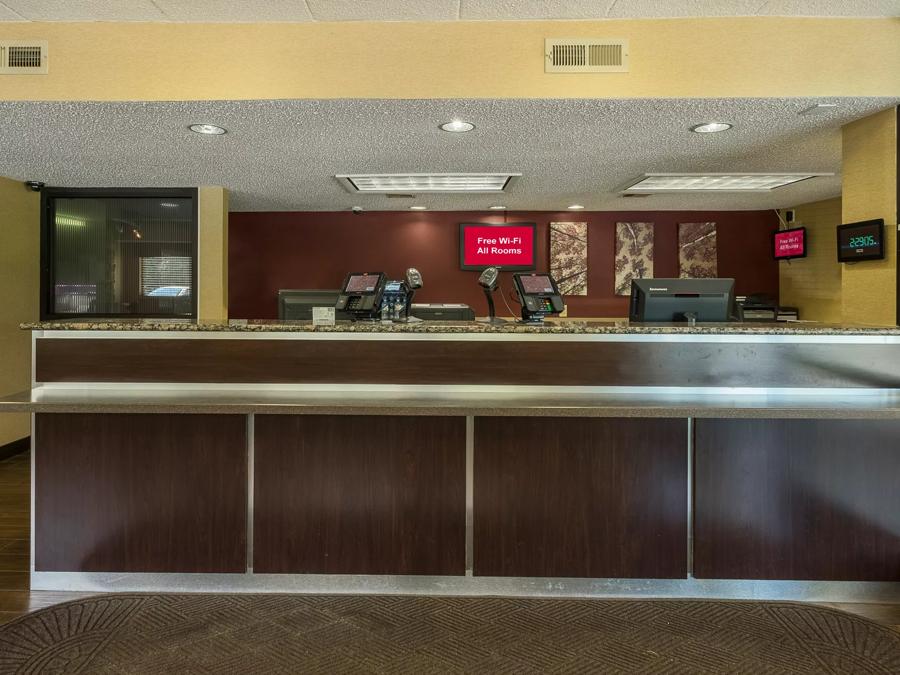Red Roof PLUS+ Wilmington - Newark Front Desk and Lobby Image