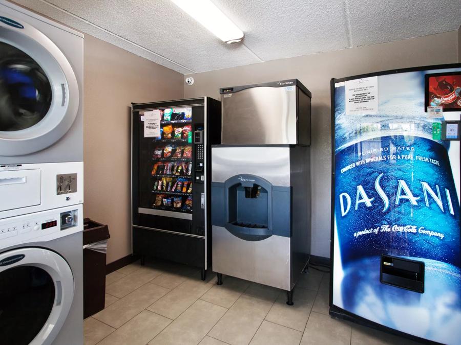 Red Roof PLUS+ Nashville Fairgrounds Vending Image