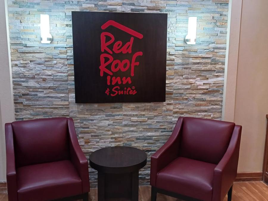 Red Roof Inn & Suites Midland Lobby Image