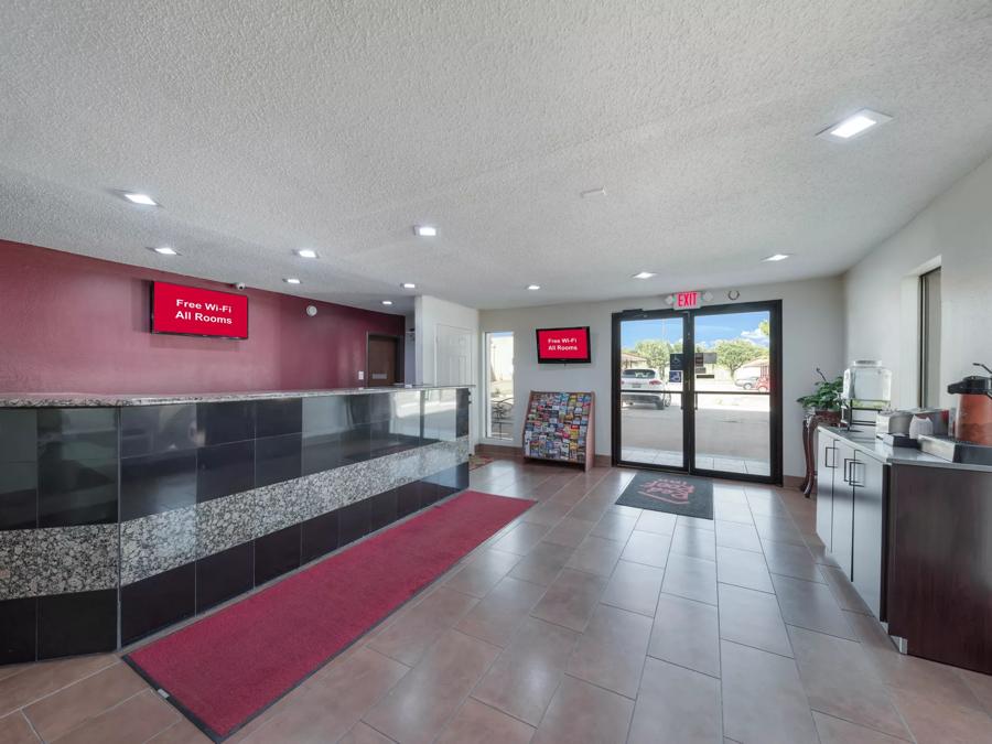 Red Roof Inn & Suites Denton Lobby Image