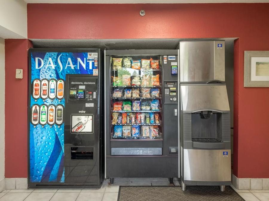 Red Roof Inn Milford - New Haven Vending Image
