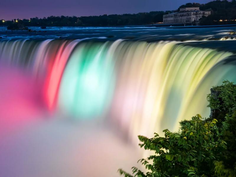 Niagara Falls at night with light show 