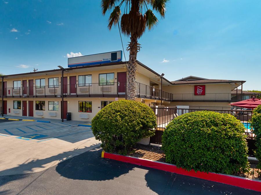 Red Roof Inn San Antonio E - Frost Bank Center Exterior Image