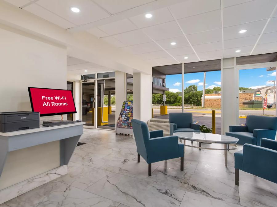 Red Roof PLUS+ & Suites Virginia Beach – Seaside Business Center Image