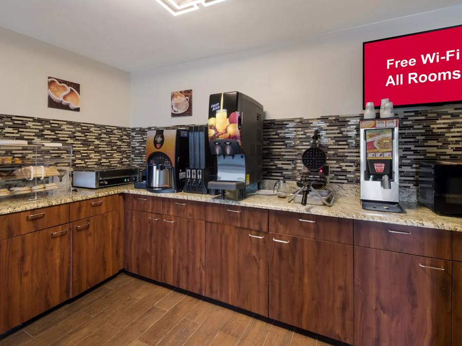 Red Roof Inn & Suites Breakfast Area Image