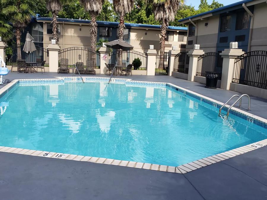 Red Roof Inn Port Allen Pool Image