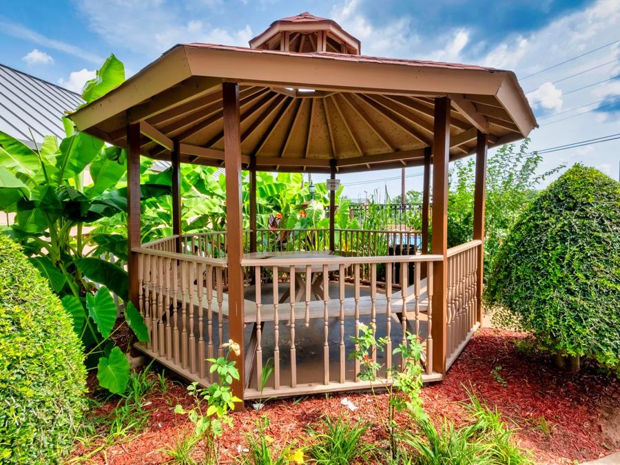 Red Roof Inn Atlanta Southeast Outdoor Gazebo Image