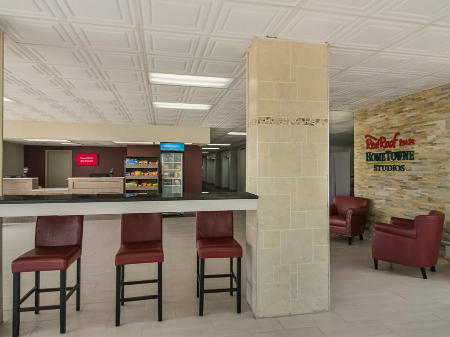 Red Roof Inn & Conference Center Chicago – N Aurora/ Naperville Lobby