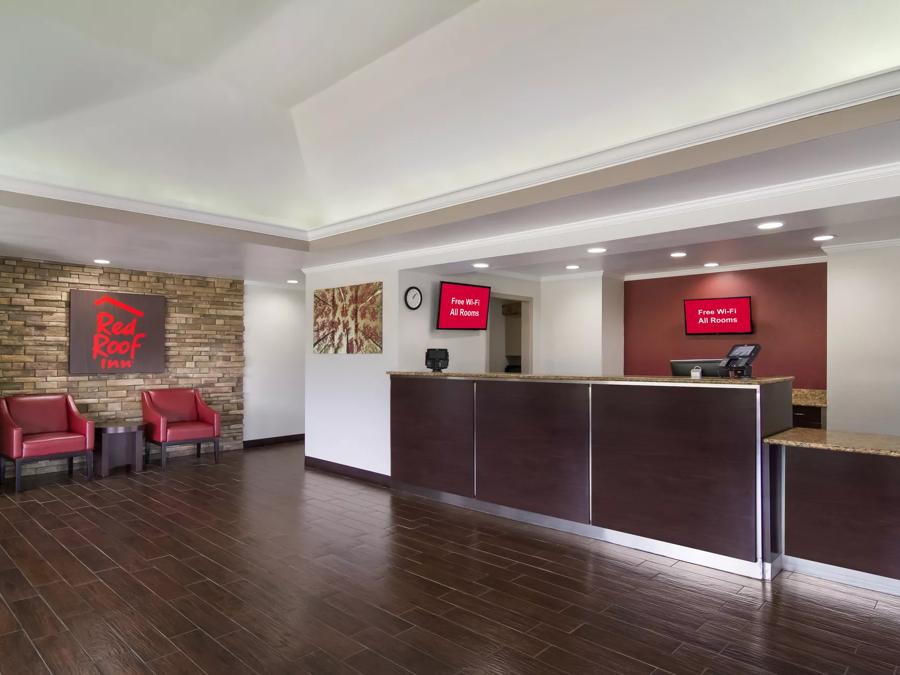 Red Roof Inn & Suites Brunswick I-95 Front Desk and Lobby Image