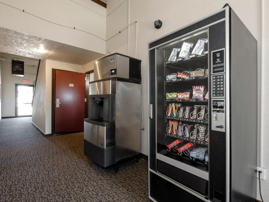 Red Roof Inn Vermillion - U of South Dakota Vending Image