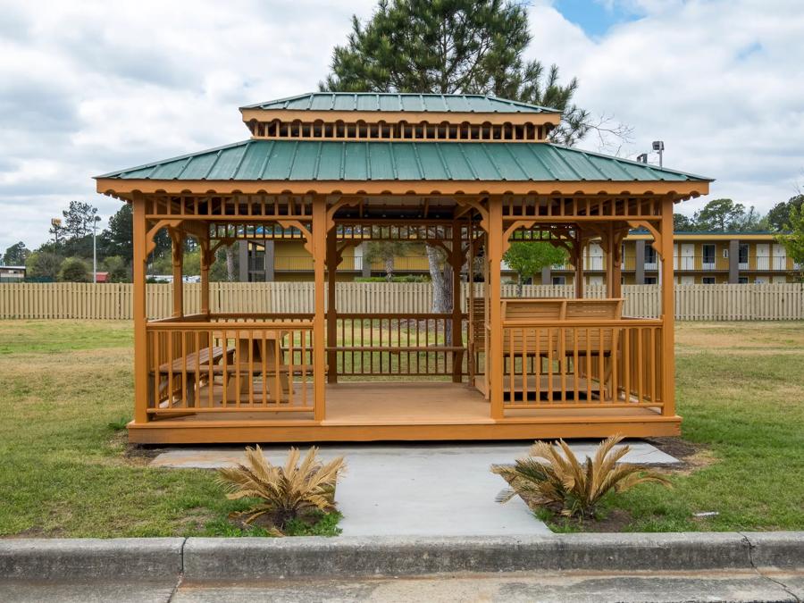 Red Roof Inn Walterboro Gazebo Image