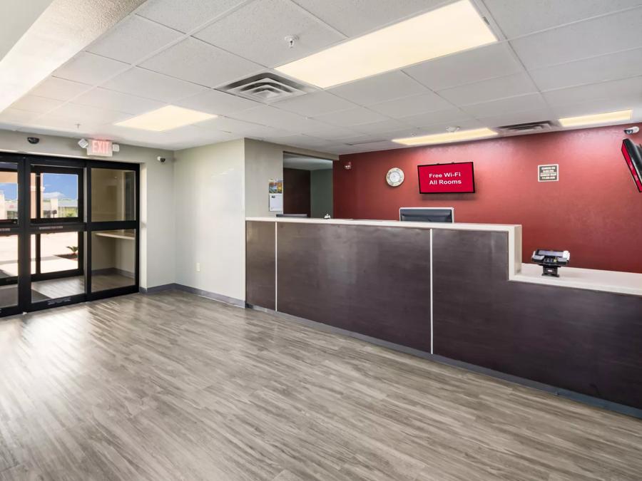 Red Roof Inn & Suites Austin East - Manor Lobby Image