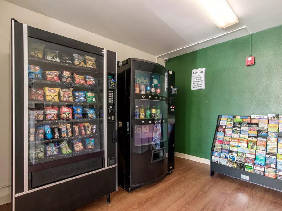 HomeTowne Studios Fort Lauderdale Vending Image