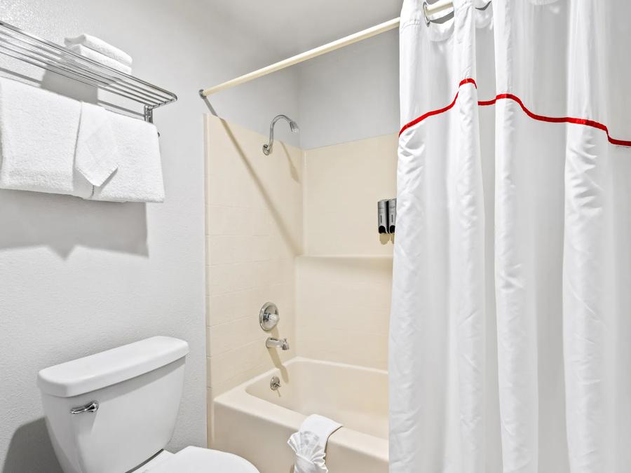 RRI1490_Bathroom 4 PRO Approved 7-22-25 Image