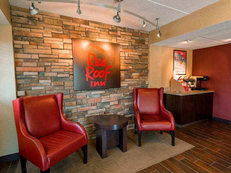 Red Roof Inn Rockford East - Casino District Front Desk and Lobby Image