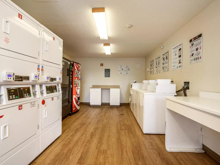 HomeTowne Studios Philadelphia - Maple Shade, NJ Guest Coin Laundry 