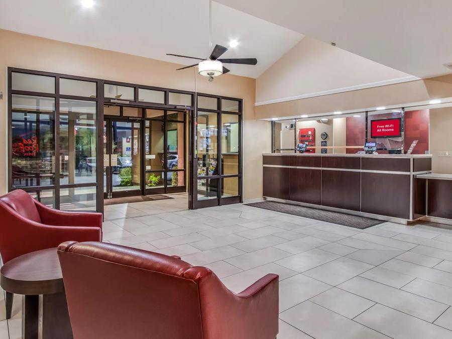 Red Roof Inn Phoenix North - Deer Valley/Bell Rd Front Desk and Lobby